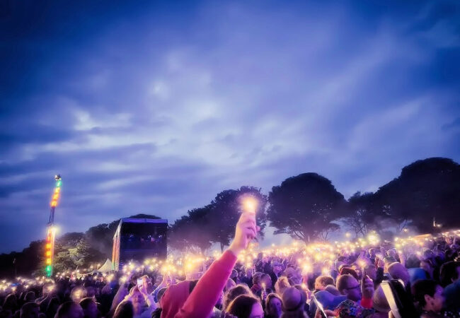 Andygibbphoto colour image of crowd holding up mobile phones with torch switched on at Party At The Palace festival, Bonnytoun Farm, near Linlithgow Palace, Scotland